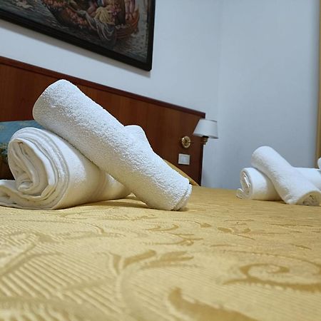 Domus Cesena Hotel Luaran gambar