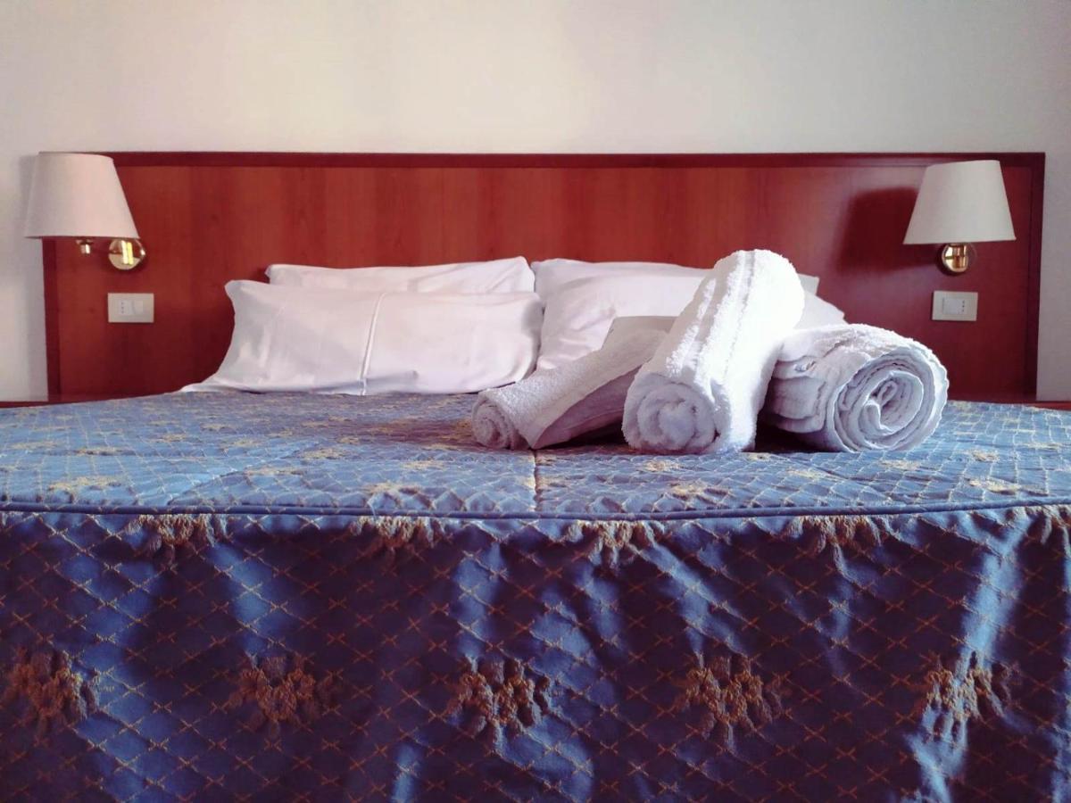 Domus Cesena Hotel Luaran gambar