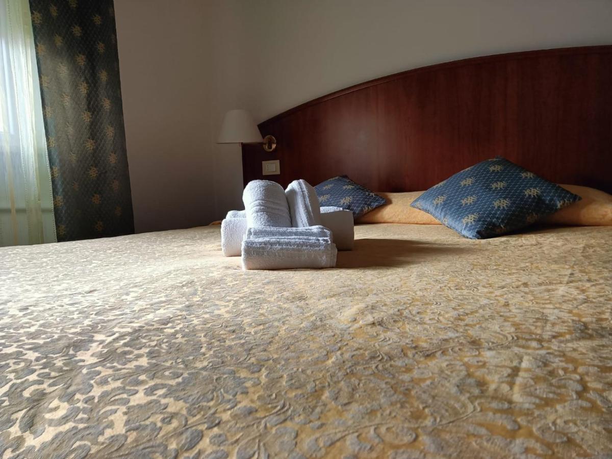 Domus Cesena Hotel Luaran gambar