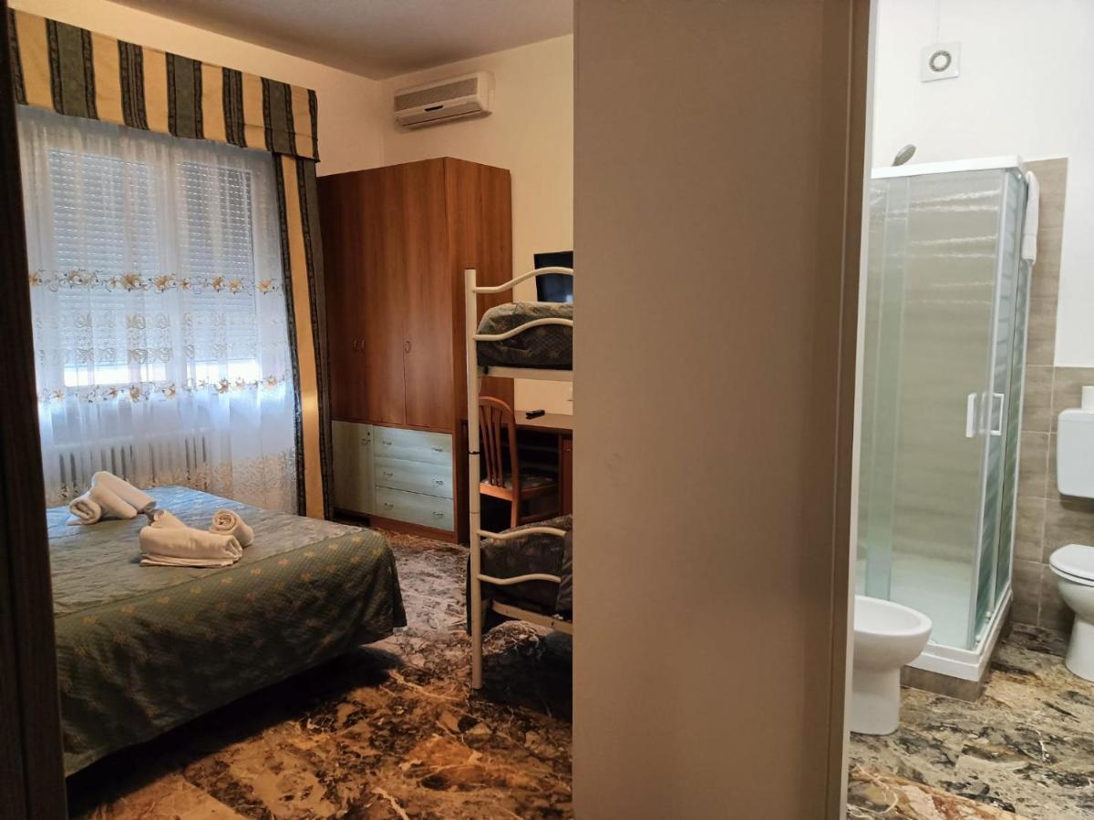 Domus Cesena Hotel Luaran gambar