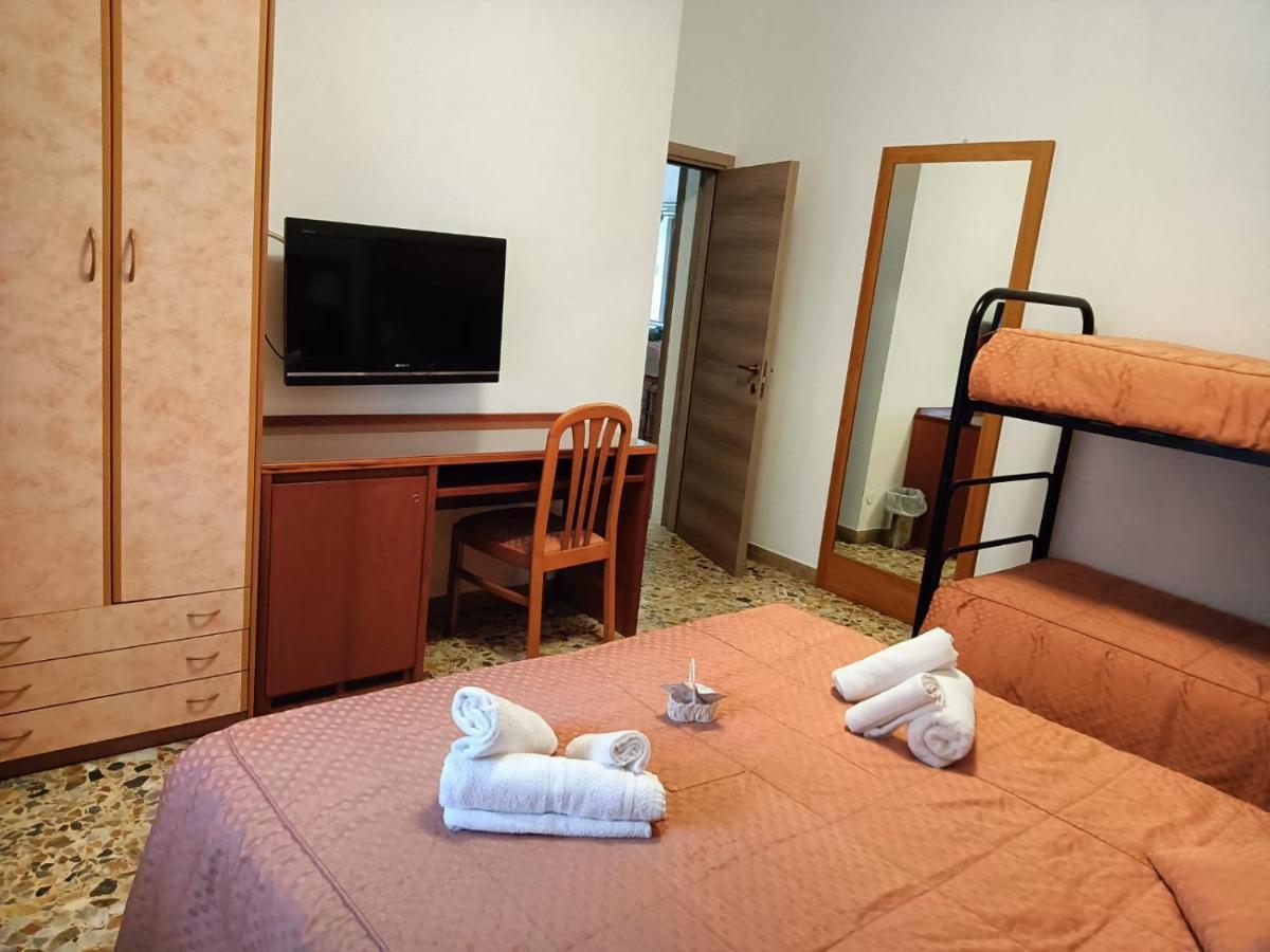 Domus Cesena Hotel Luaran gambar