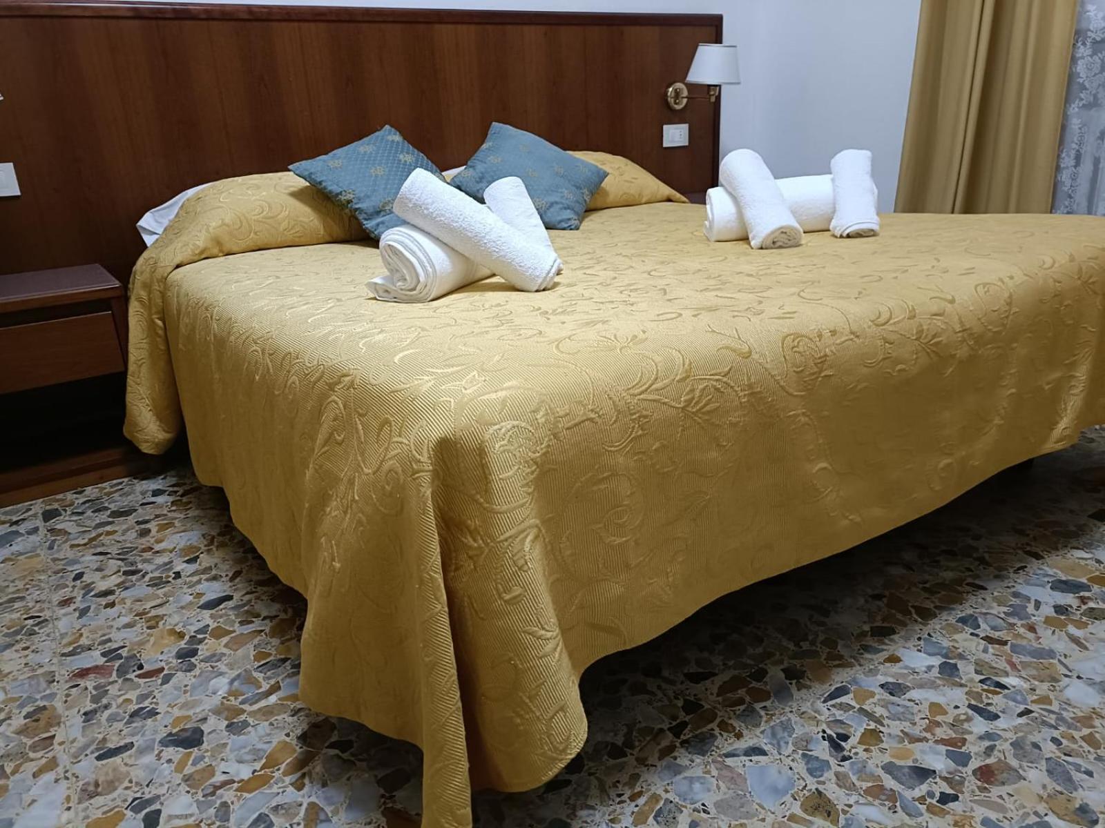 Domus Cesena Hotel Luaran gambar