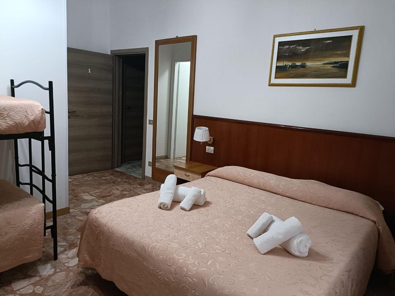 Domus Cesena Hotel Luaran gambar