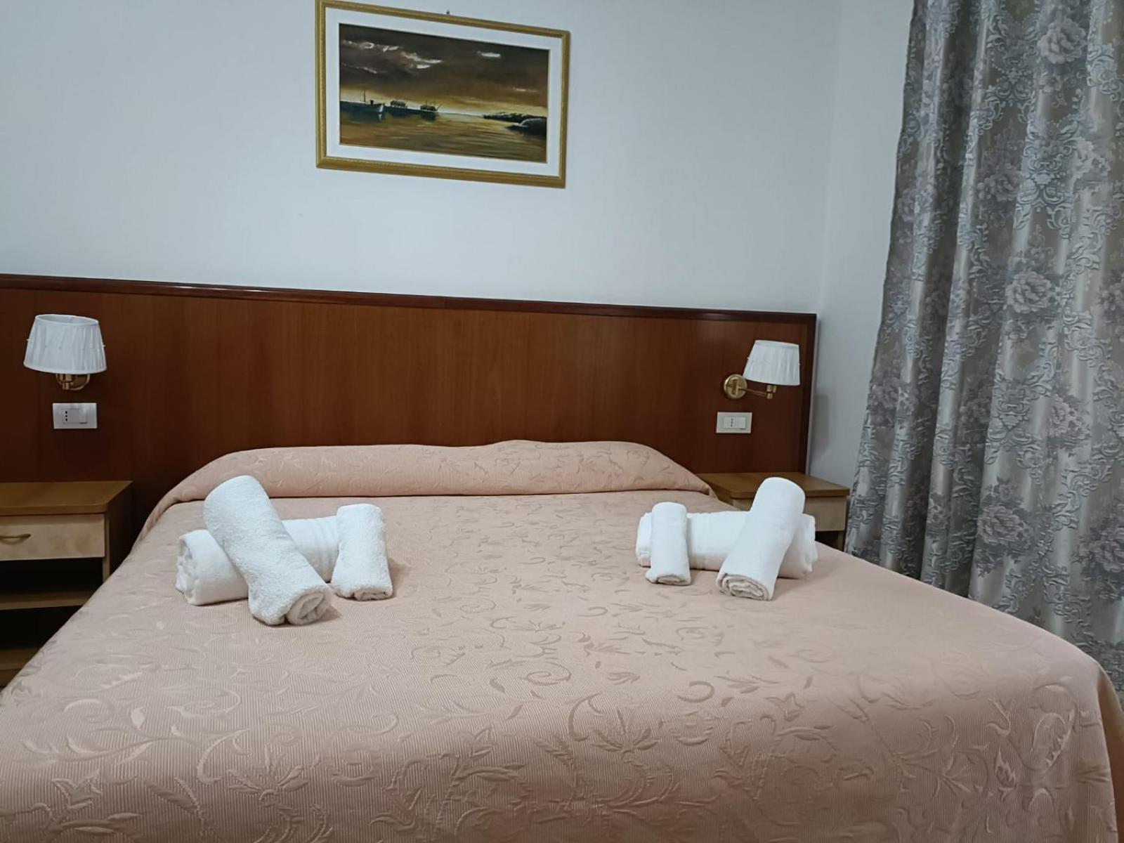 Domus Cesena Hotel Luaran gambar